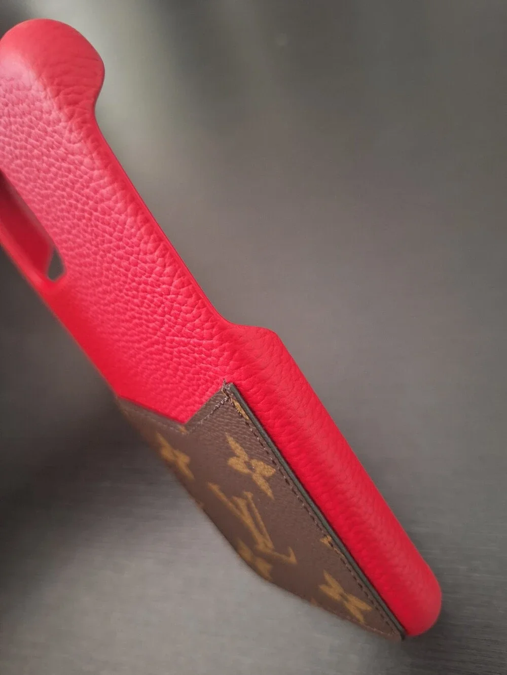 Louis Vuitton Bumper iPhone 11 Pro Monogram/Scarlet BC4280